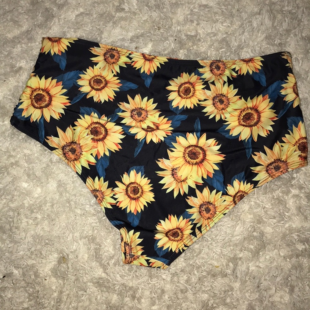 New Never worn. SHEIN highwaist bikini bottom 2XL
